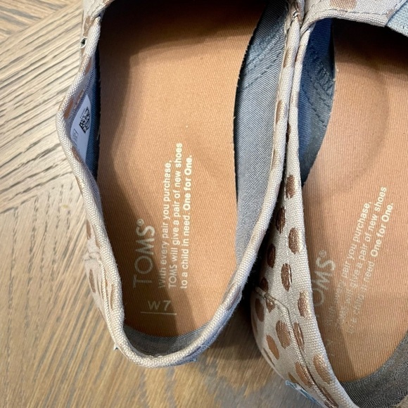 TOMS Classic Polka Dot Grey Flats with Metallic Rose Gold - Picture 7 of 8